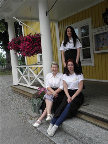 Fr v Linnéa Walger, Emma Söderqvist, stående Rebecka Rutersten | Foto: Tommy Hildorsson