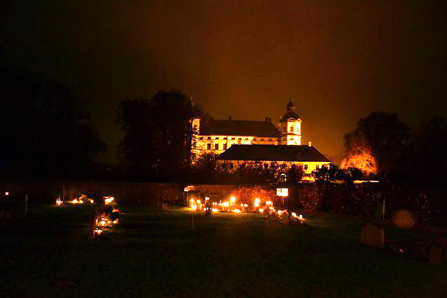 Minneslunden - stenhuset - slottet | Foto: Tommy Hildorsson
