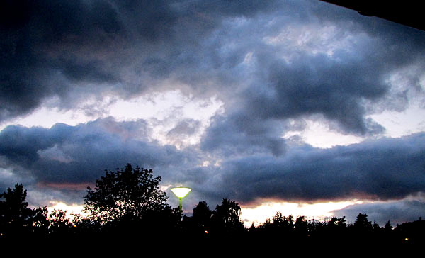 Mörka moln över Kivinge | Foto: Siv Sköld