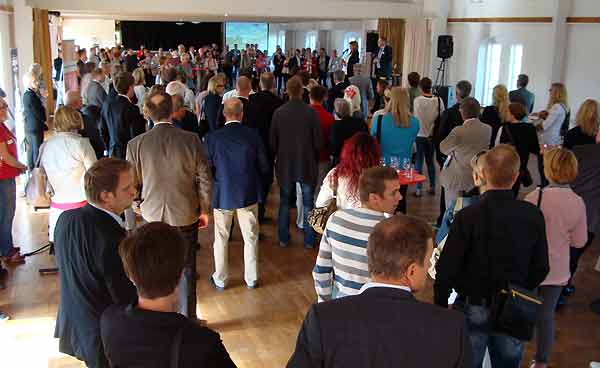 Över 240 personer anmälde sig till minglet | Foto: Attila Gal