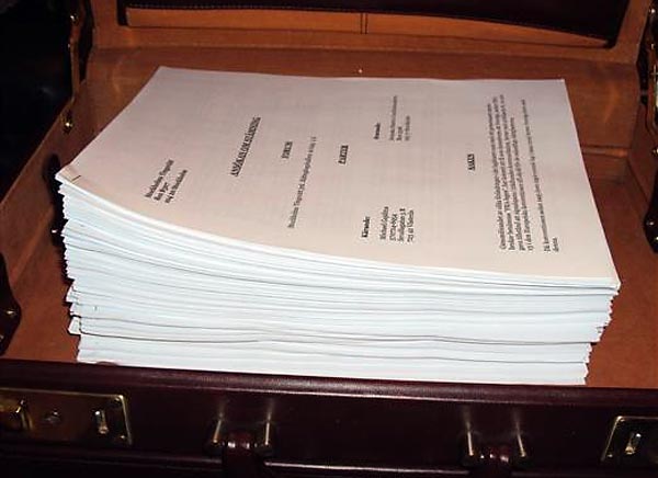 Närmare 750 sidor består  stämningsansökan av