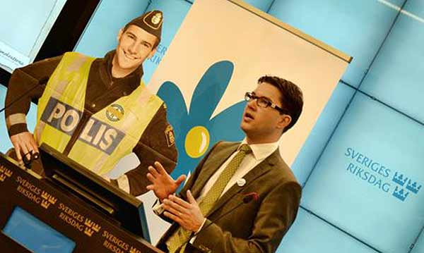 presenterar idag Sverigedemokraternas partiordförande, Jimmie Åkesson, presenterar partiets landsomfattande vårkampanj "Inga fler papperspoliser!" i riksdagen