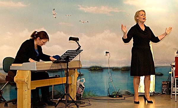 Petra Kvist med pianisten Lotta Hasselquist | Foto: Karl-Erik Andersson.