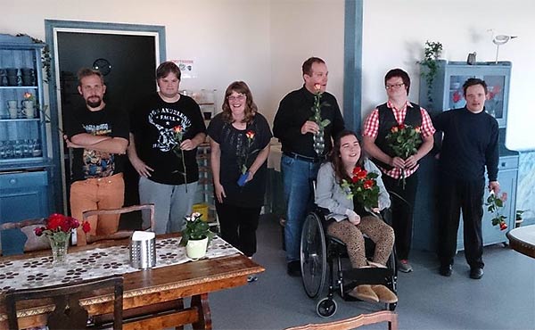 Från vänster: Viktor Kock, Mathias de Besche, Cecilia Bergström, Tony Huovinen, Amelia Rose Hall, Joakim Janzen och Niklas Hild