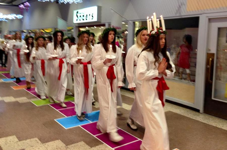 Lucia besökte Bålsta centrum | Foto: Bålsta centrum