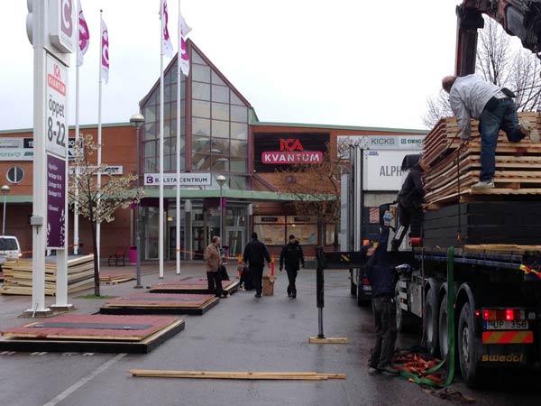 Valstugorna på plats i Bålsta centrum | Foto: Attila Gal