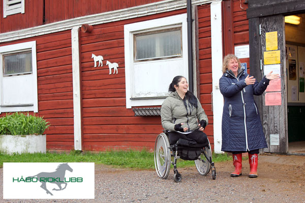 Felicia Grimmenhag har tävlat med funktionsnedsättning under 1 år och tävlar för Segersta SR med sin häst Purissima.