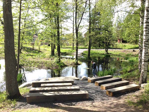 Järnvägsparken i vårsol | Foto: Attila Gal