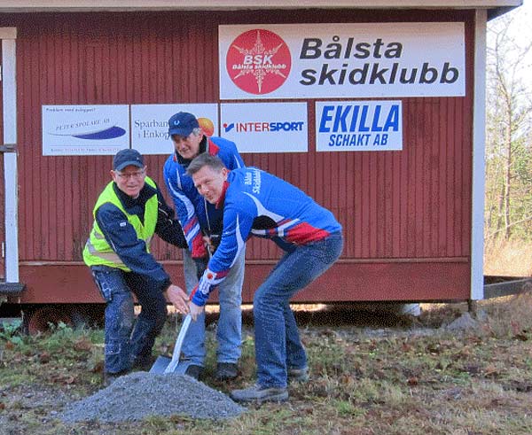 Första spadtaget till den nya konstsnöanläggningen togs idag uppe på Granåsen. På bilden från vänster Bo Carlsson, Leif Svanberg och Lars Ivarsson