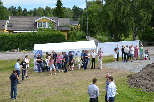 Första spadtaget till nya lägenheter på "glastomten" | Foto: Håbo kommun