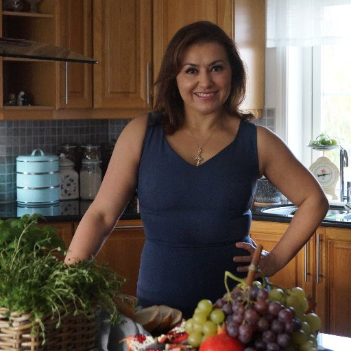 Prisbelönta Anna Demirian ställer ut matfotografier på Håbo bibliotek