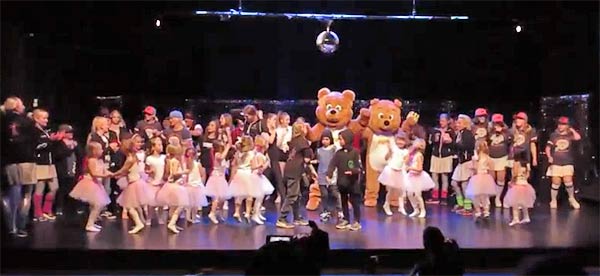 Dansuppvisning i Fridegårdsteatern 