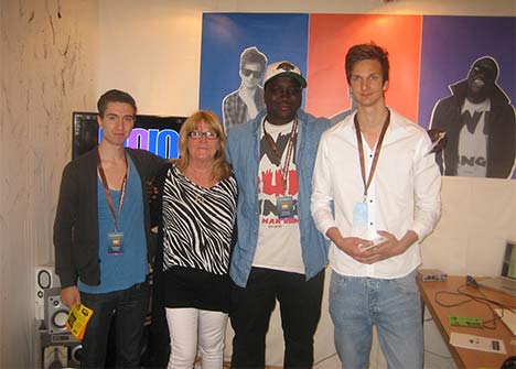 Agneta Hägglund och Per Andersson (ej på bild) besökte Håbos deltagare, Mojo Records
